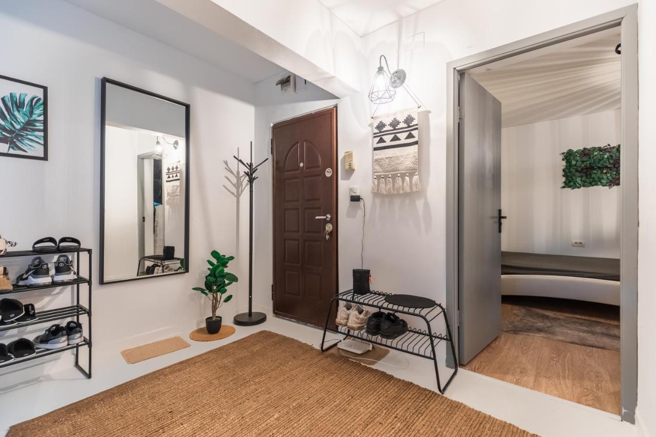 Jungle Apartment 15 Min Walk To Beach & Downtown Констанца Экстерьер фото
